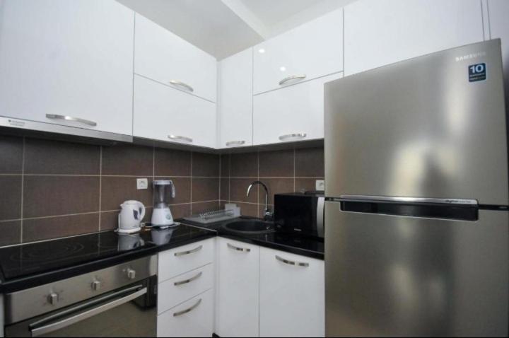 Seaside Apartments Petrovac Екстер'єр фото