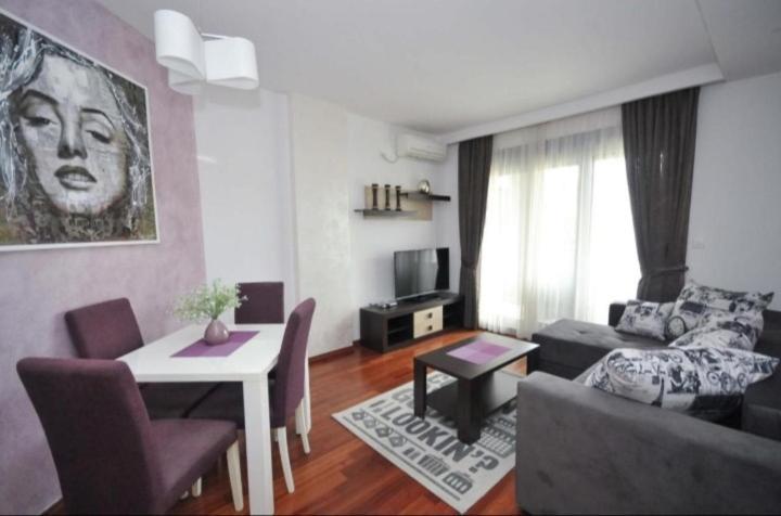 Seaside Apartments Petrovac Екстер'єр фото