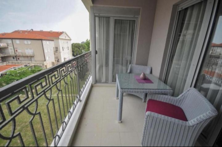 Seaside Apartments Petrovac Екстер'єр фото