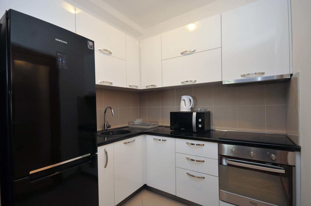 Seaside Apartments Petrovac Екстер'єр фото
