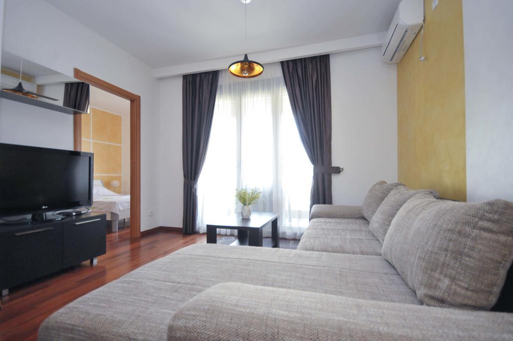 Seaside Apartments Petrovac Екстер'єр фото