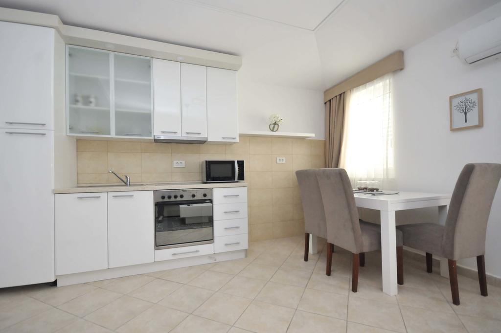 Seaside Apartments Petrovac Екстер'єр фото