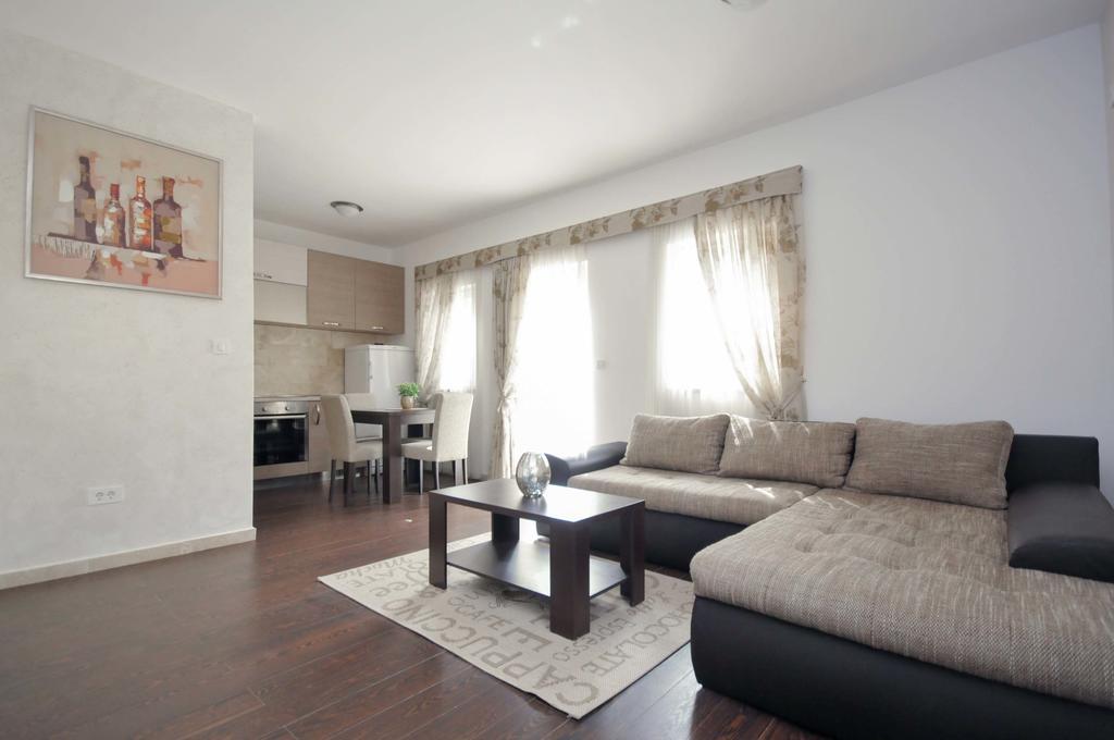 Seaside Apartments Petrovac Екстер'єр фото