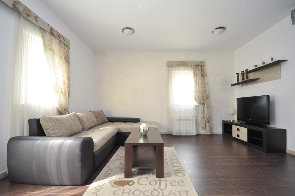 Seaside Apartments Petrovac Екстер'єр фото
