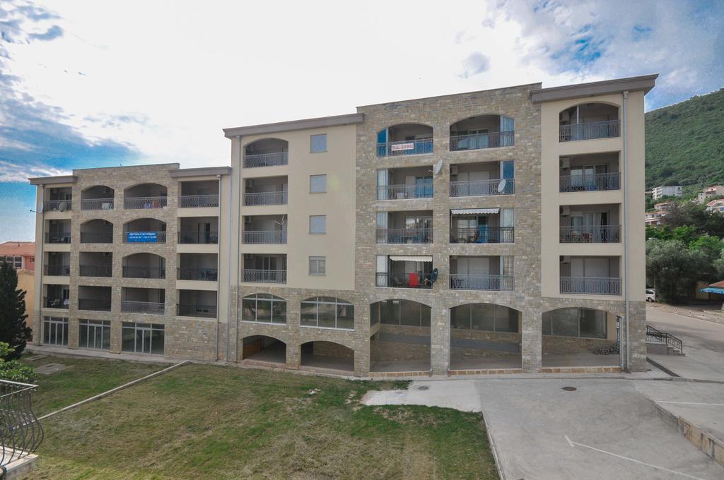 Seaside Apartments Petrovac Екстер'єр фото