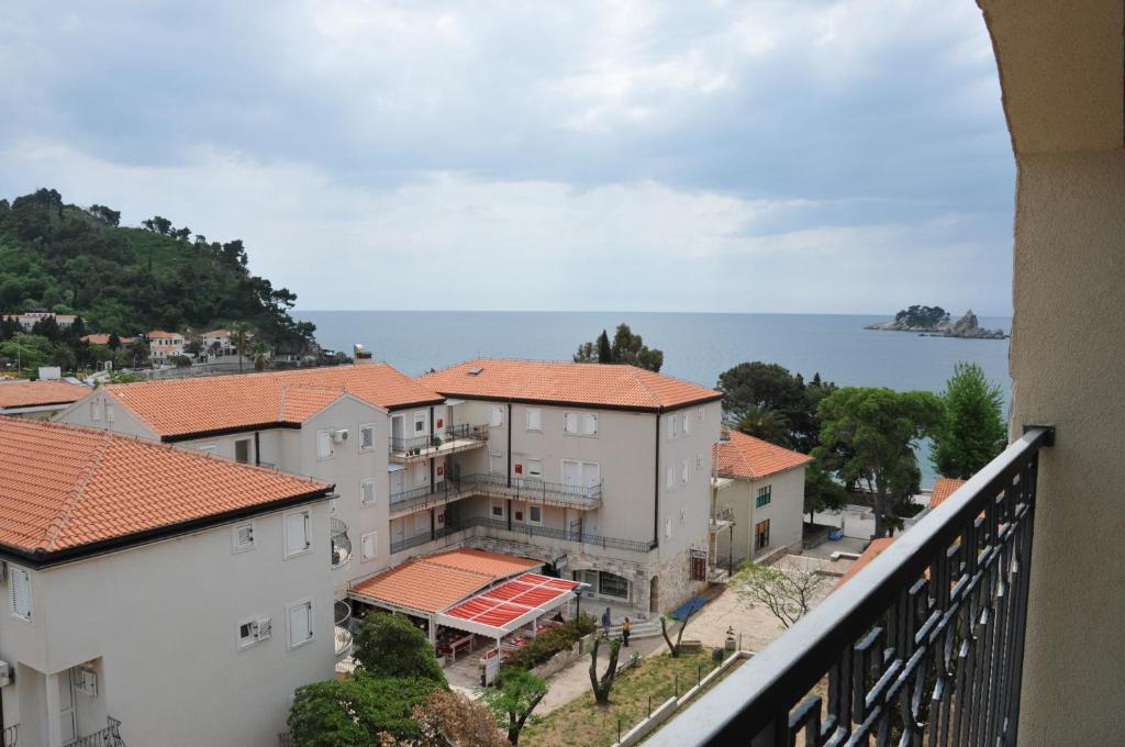 Seaside Apartments Petrovac Екстер'єр фото